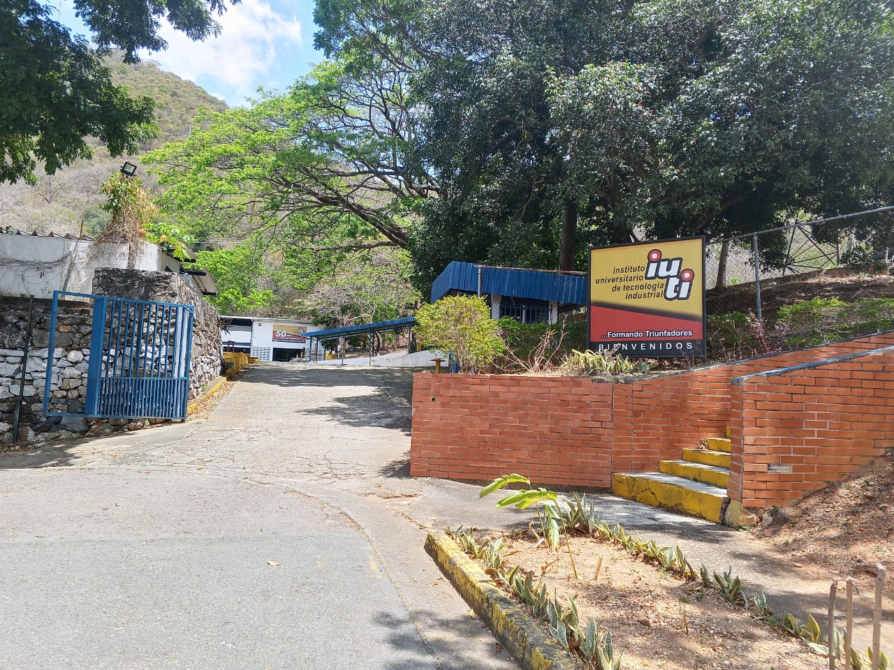 Acceso con señalización (Bienvenidos)